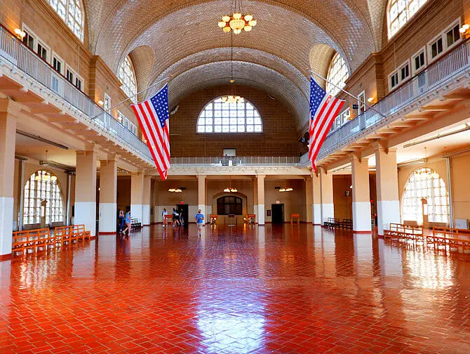 Visite guidée de la Statue de la Liberté et Ellis Island - Bâtiment Ellis Island