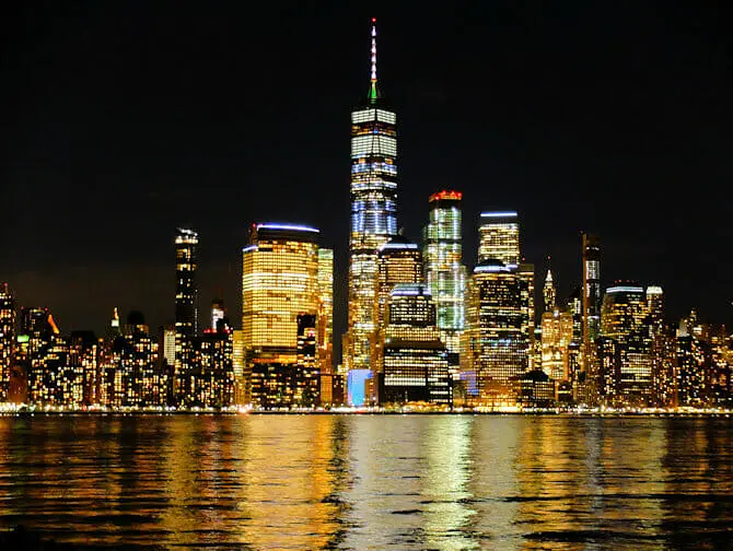 Bateaux Diner-Croisiere a New York - Paysage Urbain