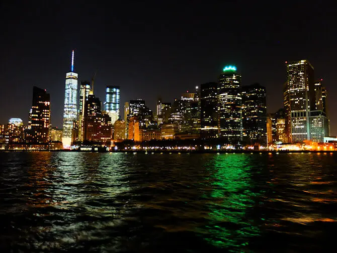 Bateaux Diner-Croisiere a New York - Vue