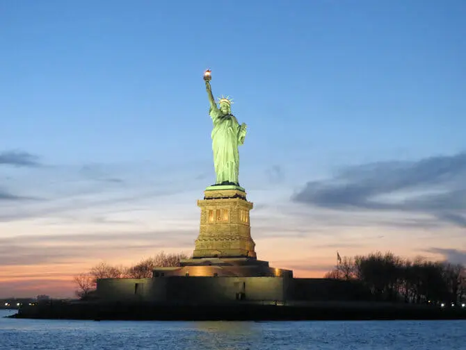 Tour en Bateau : Twilight Boat Tour - Statue de la Liberte