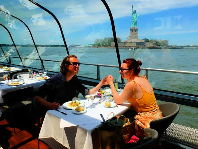 Dîner-croisière de la Saint-Valentin à New York - Statue de la Liberté