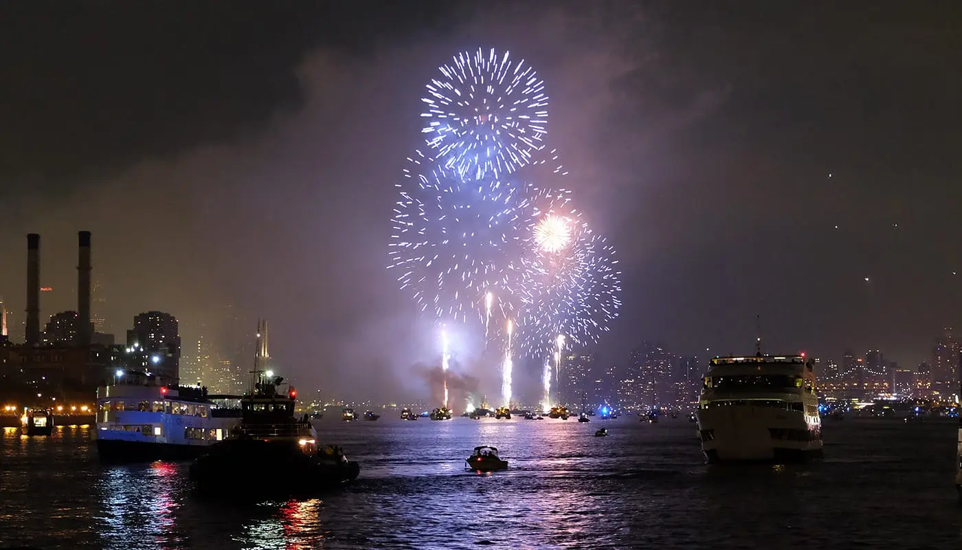 Croisières du Réveillon du Nouvel An à New York 31-12-2019 - Feux d'artifice