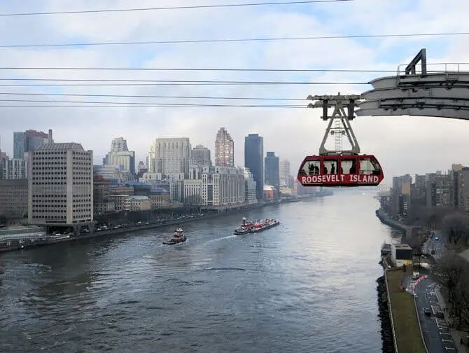 Roosevelt Island Trama a NYC - East River