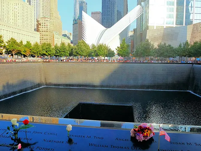 Mémorial du 11 Septembre à New York - Roses