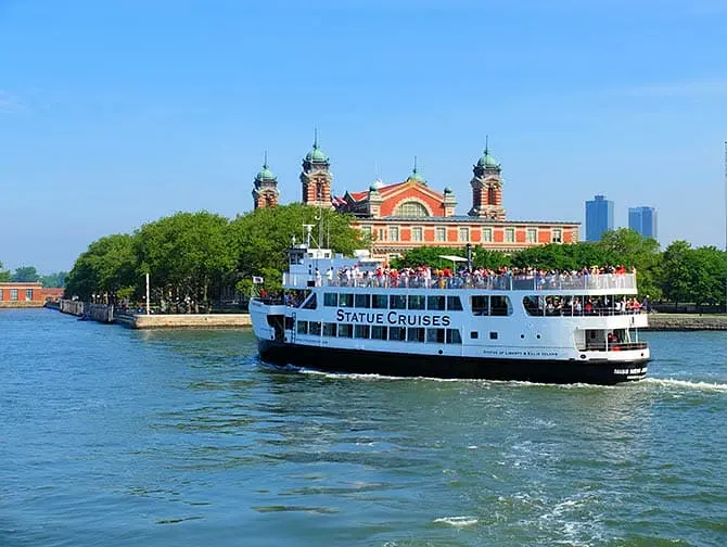 Ellis Island à New York - Statue Cruises