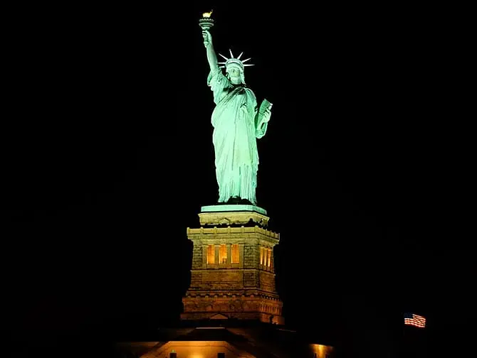 Statue de la Liberté à New York - Statue de la Liberté vue de nuit