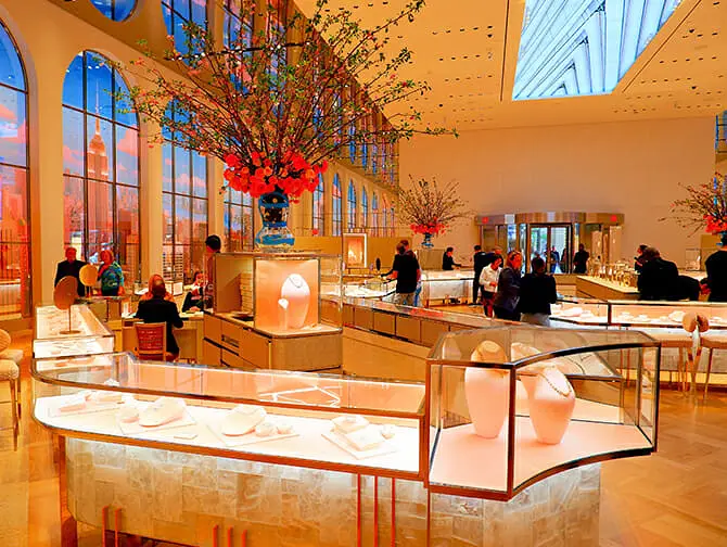 Shopping sur la Fifth Avenue - Tiffany's