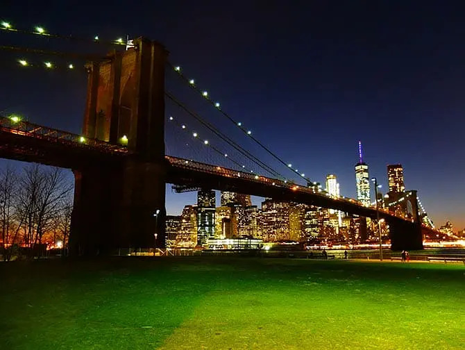 Les parcs &agrave; New York - Brooklyn Bridge de nuit