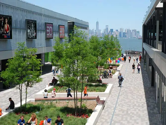 Empire Outlets New York City - Vue sur la skyline