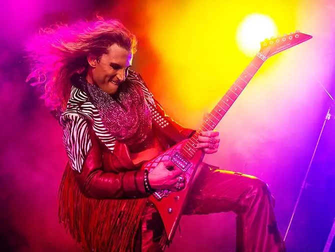 Billets pour Rock of Ages a Broadway - Stacee Guitare