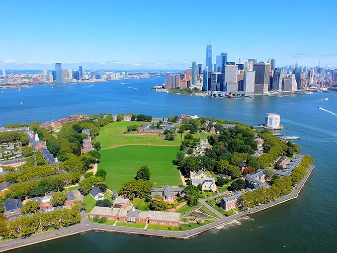 Vol en hélicoptère à New York Itinéraires - Governors Island