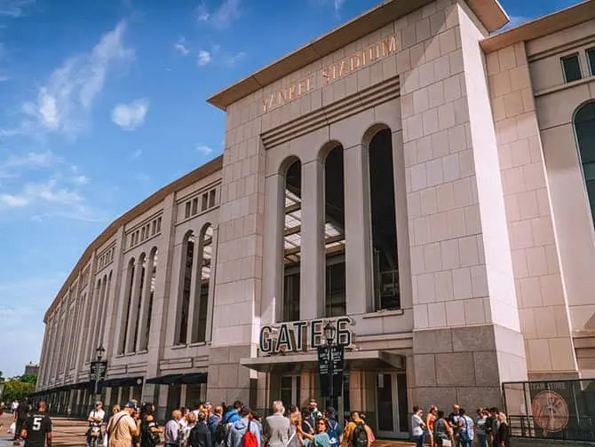 Visite guidée de Brooklyn, du Queens et du Bronx - Yankee Stadium