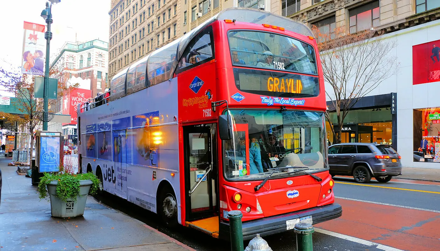 Bus touristique Gray Line à New York -Monter dans le bus