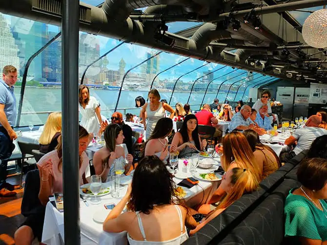 Bateaux Lunch Cruise à New York - Déjeuner