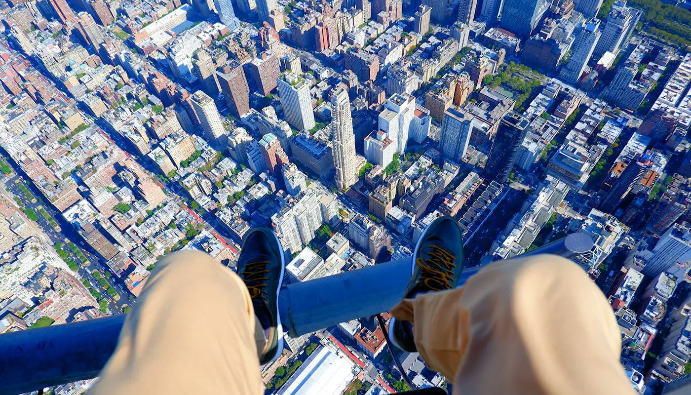 Faire un vol en hélicoptère à habitacle ouvert à New York - chaussures