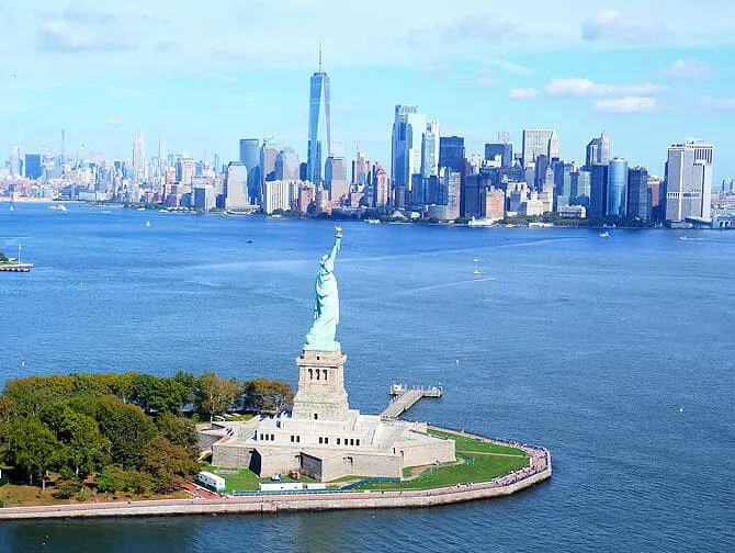 Vol en hélicoptère à habitacle ouvert à New York - Statue de la Liberté