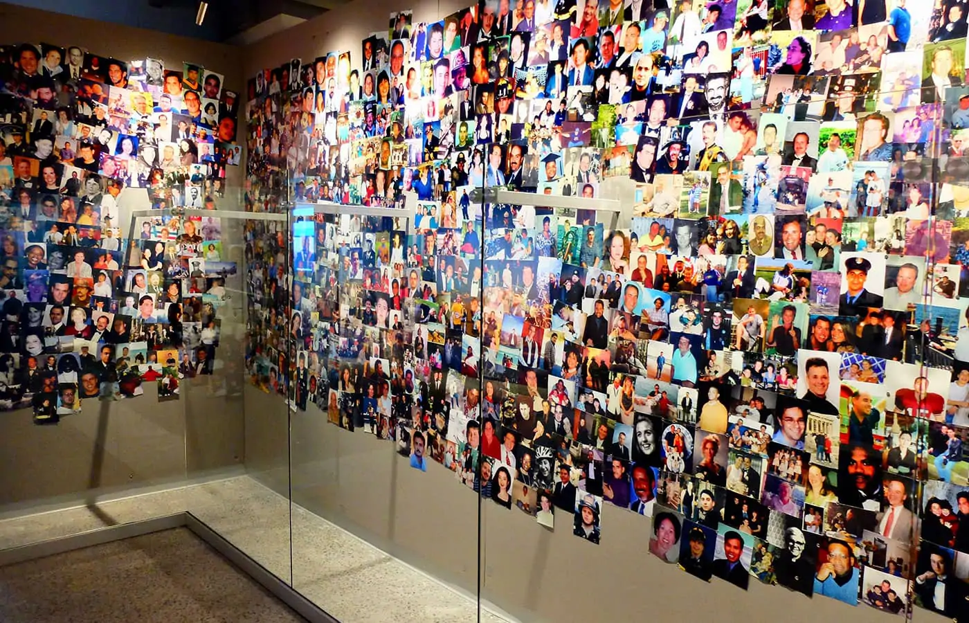 911 Tribute Museum in New York - Mur de Photos