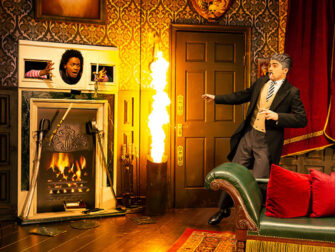 Billets pour The Play That Goes Wrong à New York - Feu