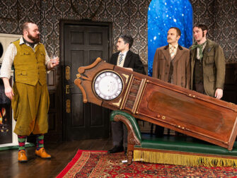 Billets pour The Play That Goes Wrong à New York - Accessoires