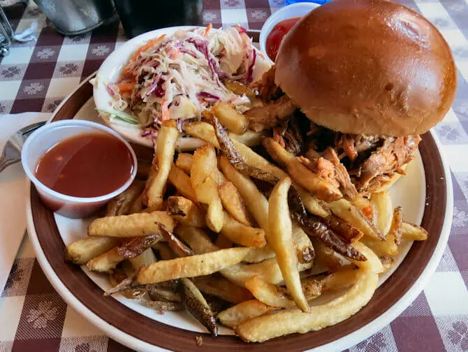 La cuisine typique des &Eacute;tats-Unis &agrave; New York - BBQ