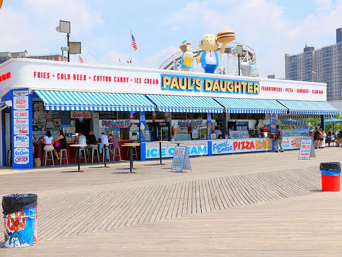 Denos Wonder Wheel Amusement Park à Coney Island - Snack Bar