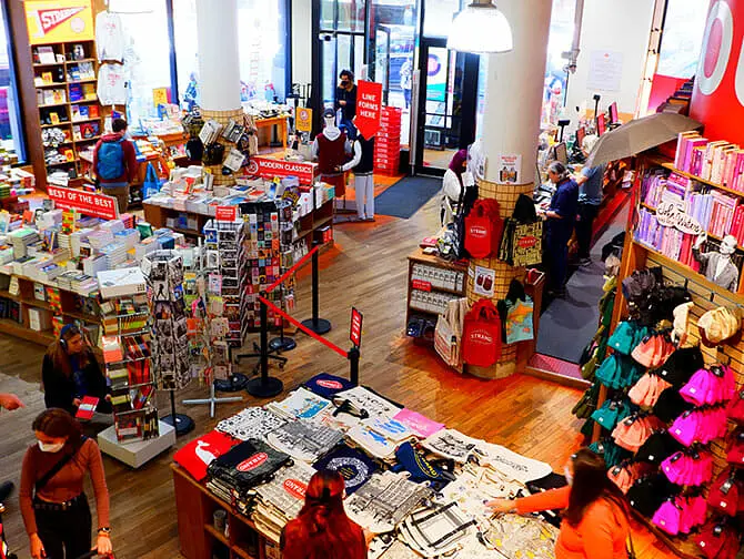 The Strand Bookstore à New York - Intérieur