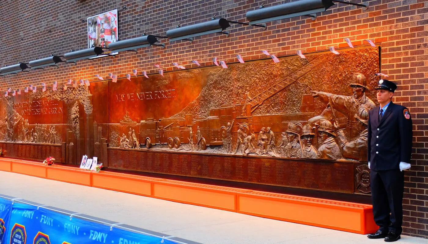 Mémorial du 11 Septembre à New York - FDNY Memorial Wall