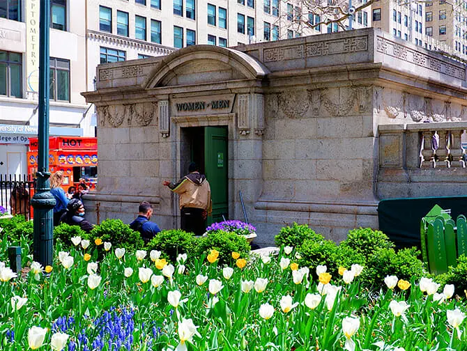 Bryant Park à New York - Toilettes Publiques