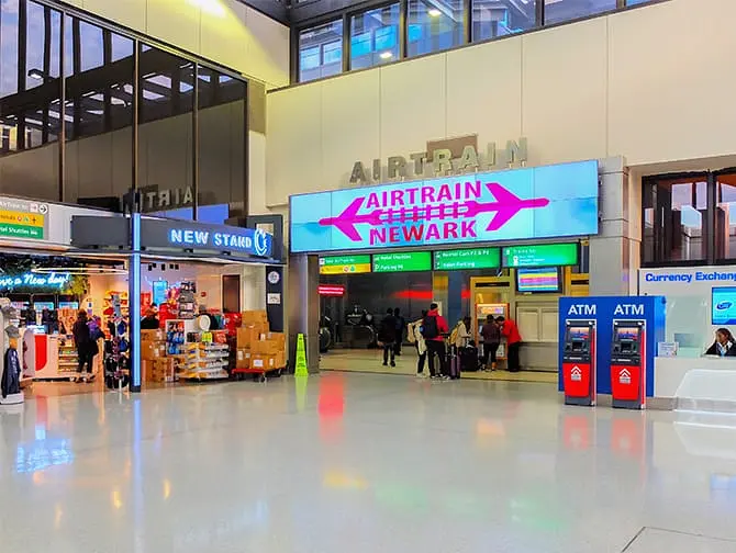 Newark Liberty International Airport - Avions - AirTrain
