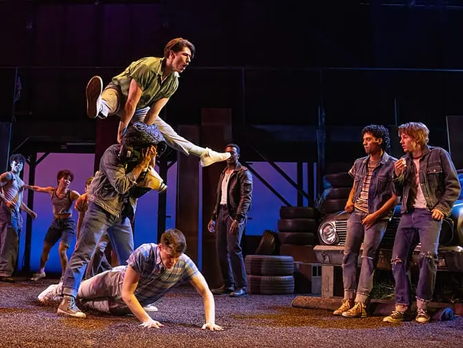 Billets our The Outsiders à Broadway - Acteurs