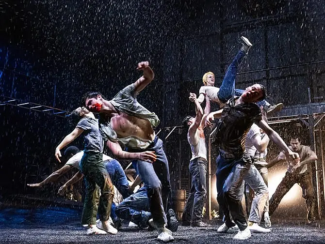 Billets pour The Outsiders à Broadway - Bagarre