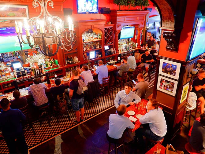 Les meilleurs bars sportifs de New York - Intérieur The Football Factory at Legends