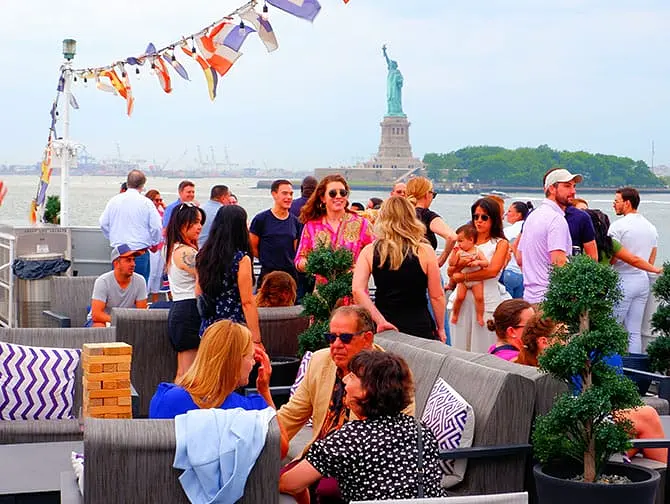 Dîner-croisière à New York avec buffet - Extérieur