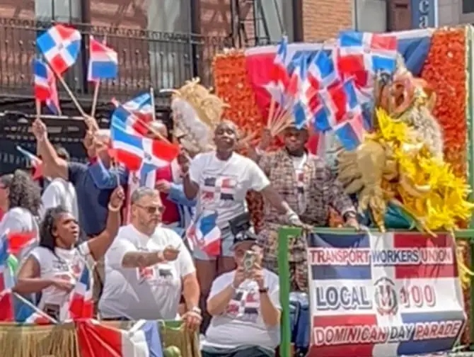 Dominican Day Parade à New York - Char
