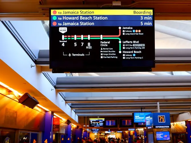 JFK AirTrain à New York - Départ