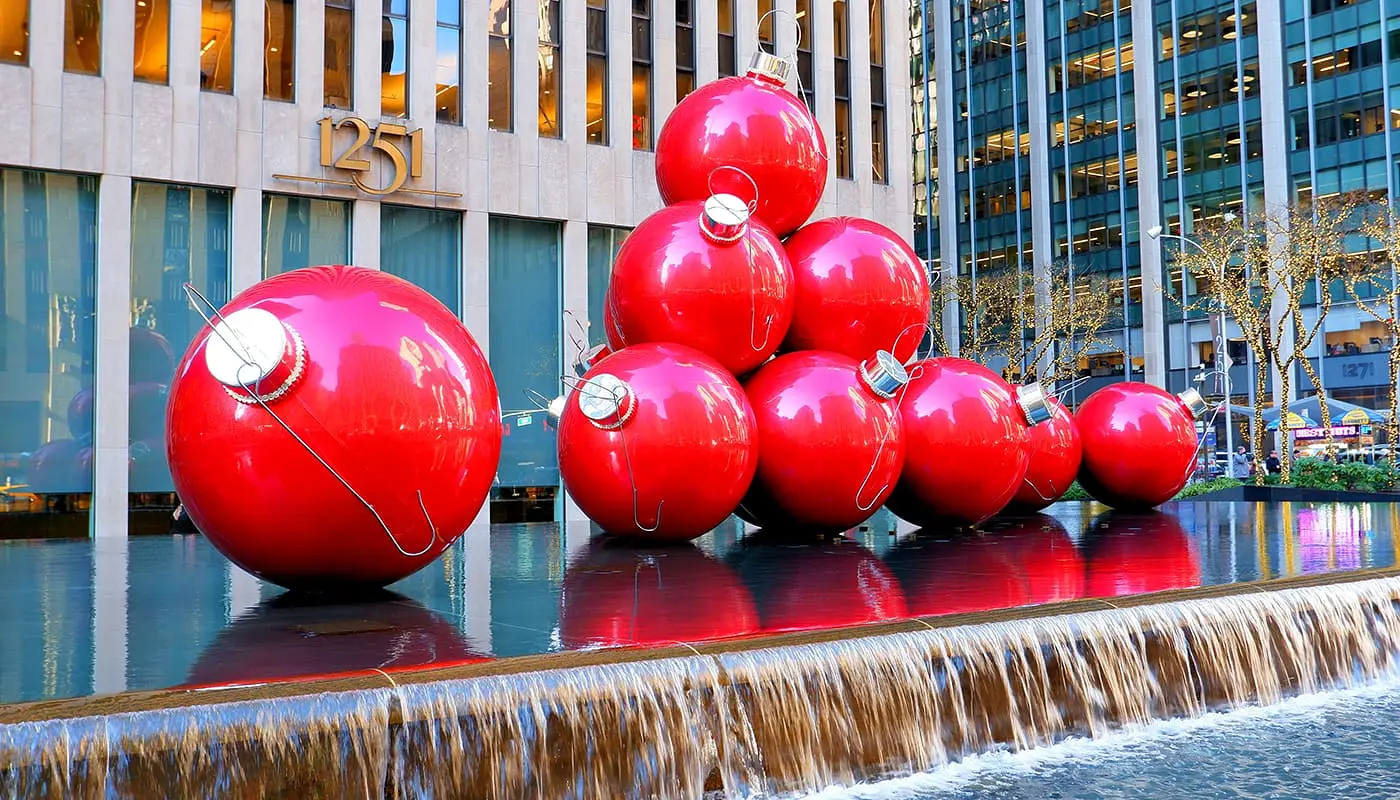 Visiter New York à Noël : Itinéraire - Décorations sur 6th Avenue