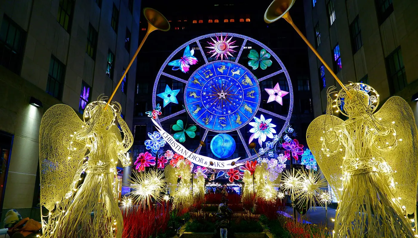 Visiter New York à Noël : Itinéraire - Saks Fifth Avenue Holiday Light Show