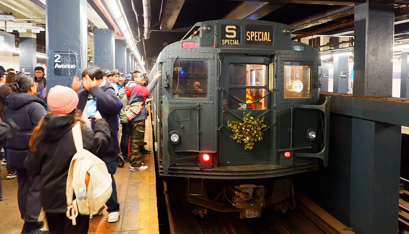 Trains touristiques d'antan à New York - Nostalgie