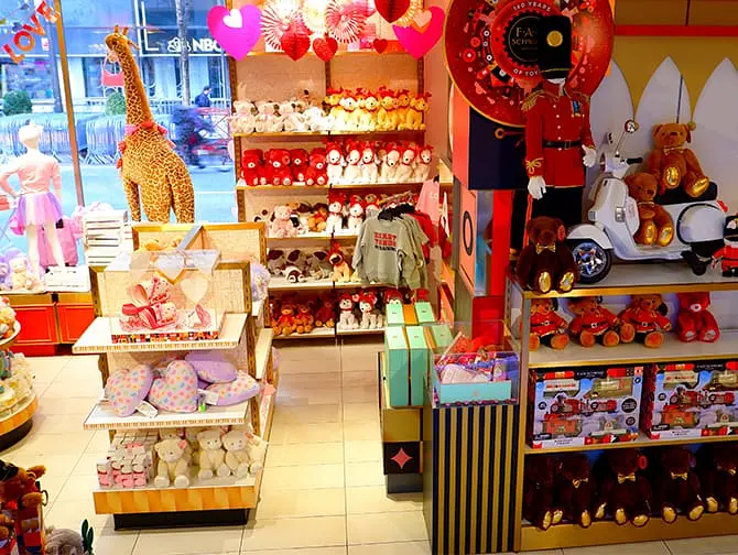 FAO Schwarz à New York - Rockefeller Plaza