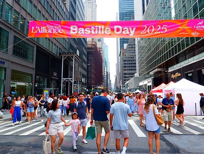 Bastille Day à New York - Bannière sur Madison Avenue