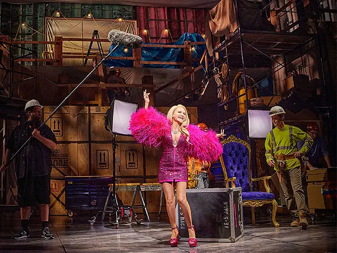 Billets pour The Queen of Versailles à Broadway - Scène