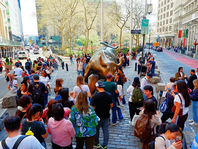 Statue de Charging Bull à New York - Attraction populaire dans le quartier financier