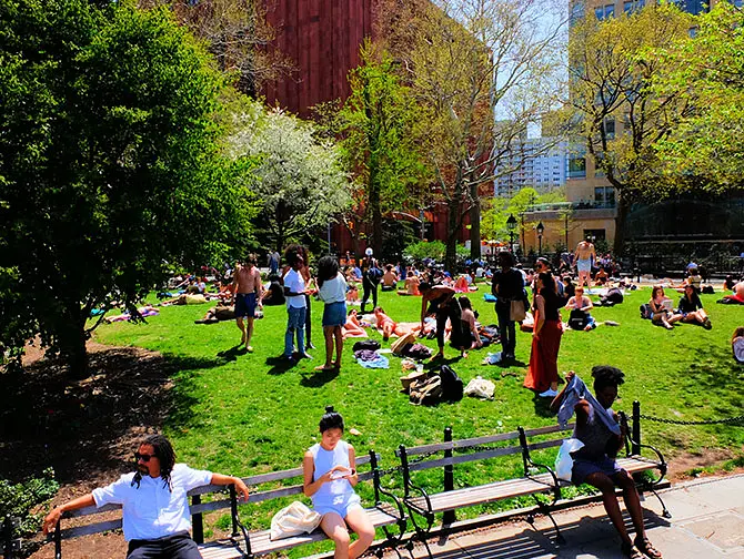 Washington Square Park à New York - Parc animé à Greenwich Village