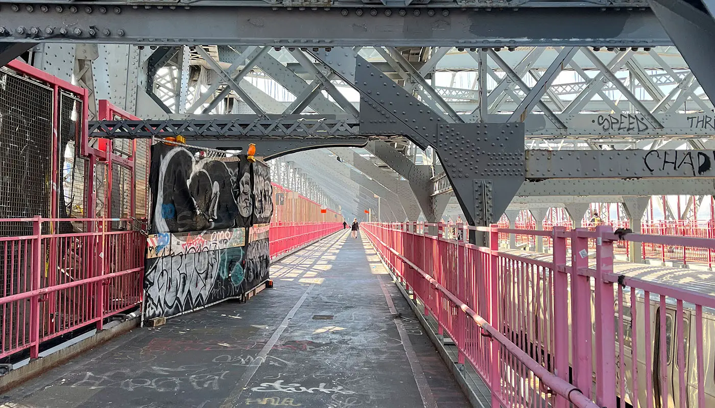 Williamsburg Bridge à New York - Traverser le pont de Williamsburg