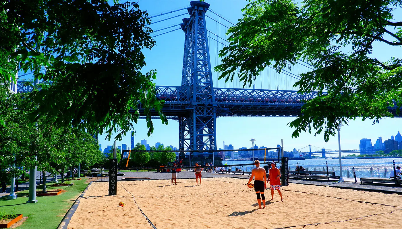 Williamsburg Bridge à New York - Marcher de Manhattan à Williamsburg