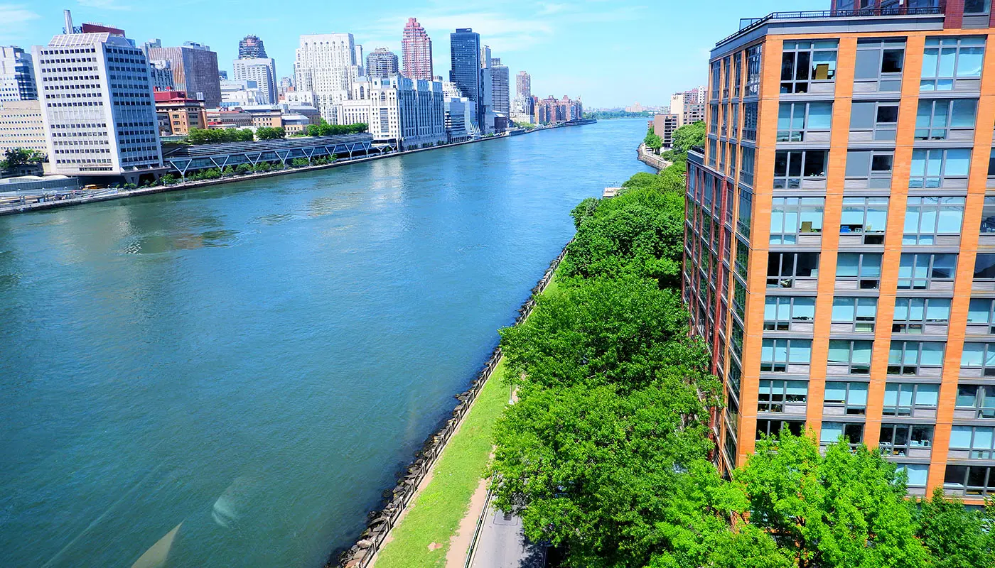 Itinéraire piéton à Roosevelt Island à New York - Découvrez davantage Manhattan